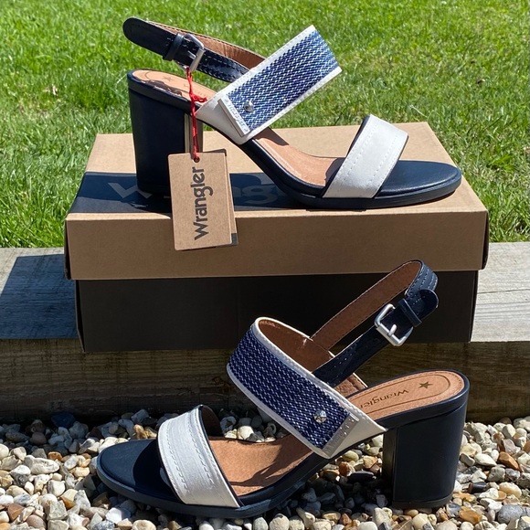 Wrangler Shoes - BNWT Boxed Wrangler Size 6 Sunny Dayla Block Heeled Sandals White Chunky Straps
